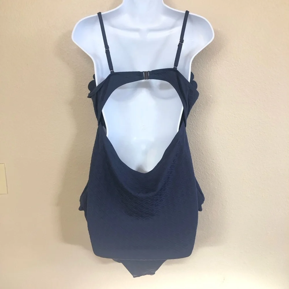 Cupshe Women’s Cutout Scallop Trim Texturized One Piece Swimsuit Size XL